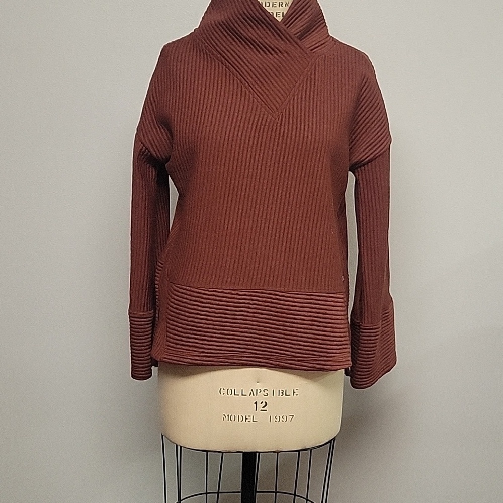 🆕 Tahari Sport Rust cowl neck ribbed pullover medium